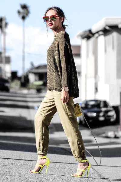 Olive-green-dorothy-perkins-sweater-yellow-coach-bag
