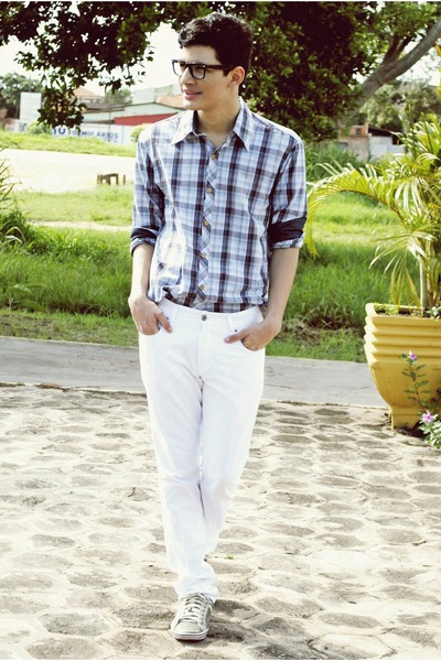 Olive-green-shoes-violet-skirt-white-pants